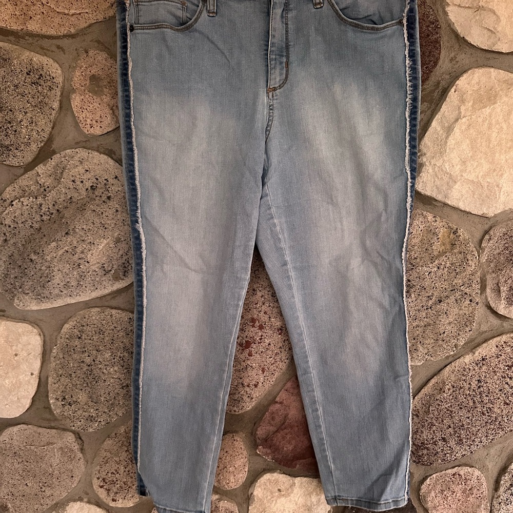 Universal Thread Light Blue Ankle Jeans